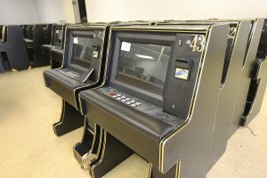 How to Cheat Old Gambling Machines